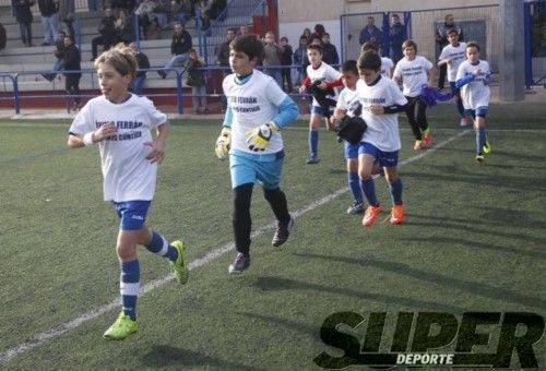 Ferrán Raimundo Santos recibe el cariño de sus amigos