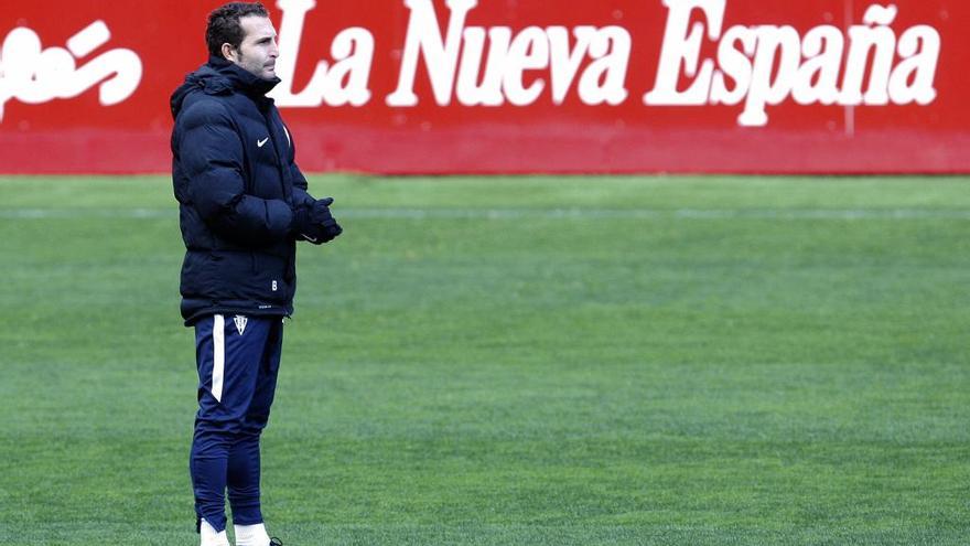 Rubén Baraja, durante el entrenamiento de hoy en El Molinón