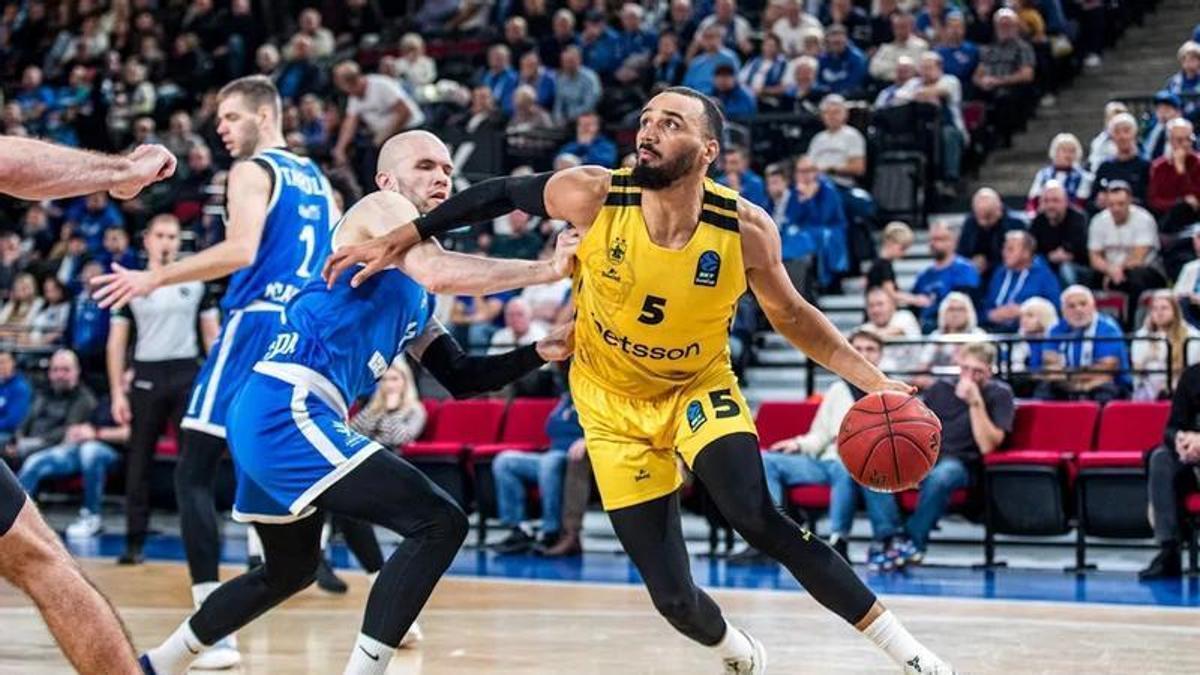 Amine Noua viene de firmar una gran temporada con el Aris.