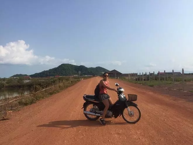 Primero voluntaria en Camboya, luego universitaria "de excelencia": la joven sevillana que emigró antes de estudiar
