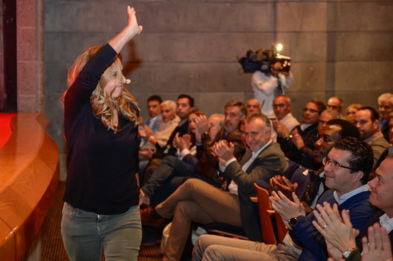 18-01-19. Las Palmas de Gran Canaria. La secretaria federal de Política Municipal del PSOE, Susana Sumelzo, participa en una conferencia política organizada por su partido en Gran Canaria, junto con la alcaldesa de Hospitalet de Llobregat (Barcelona), Nuria Marín, y el exalcalde de San Sebastián Odón Elorza .  FOTO: JOSÉ CARLOS GUERRA.  | 18/01/2019 | Fotógrafo: José Carlos Guerra