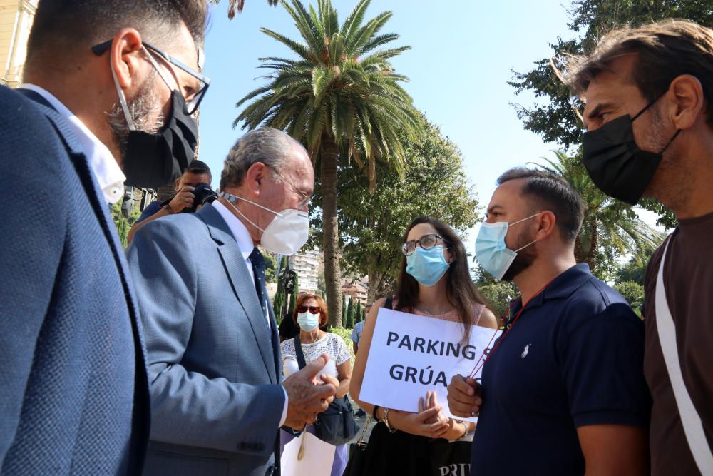 Protesta de los vecinos de La Princesa frente al Ayuntamiento de Málaga