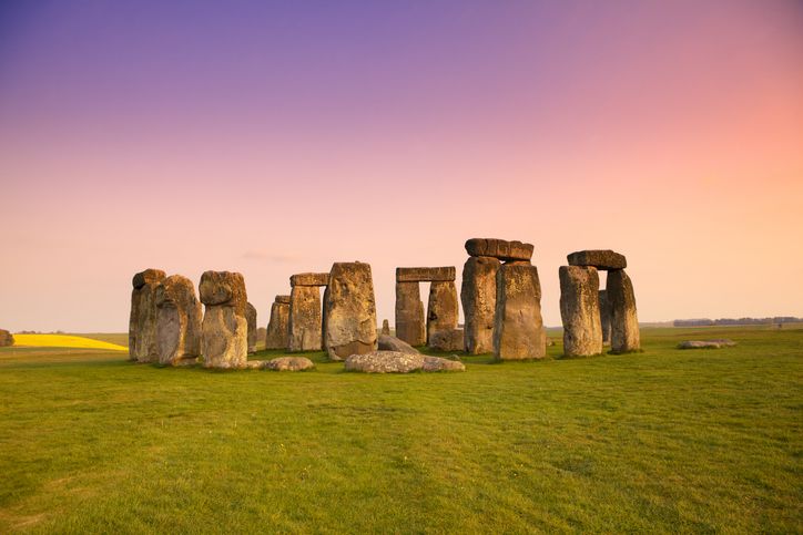 Stonehenge, el crómlech megalítico que rinde culto al sol.