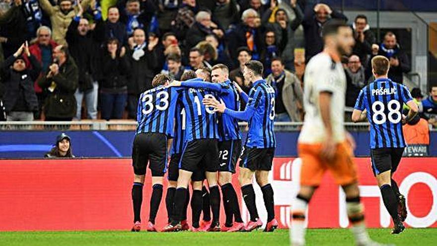 Els jugadors de l&#039;Atalanta celebrant un gol.