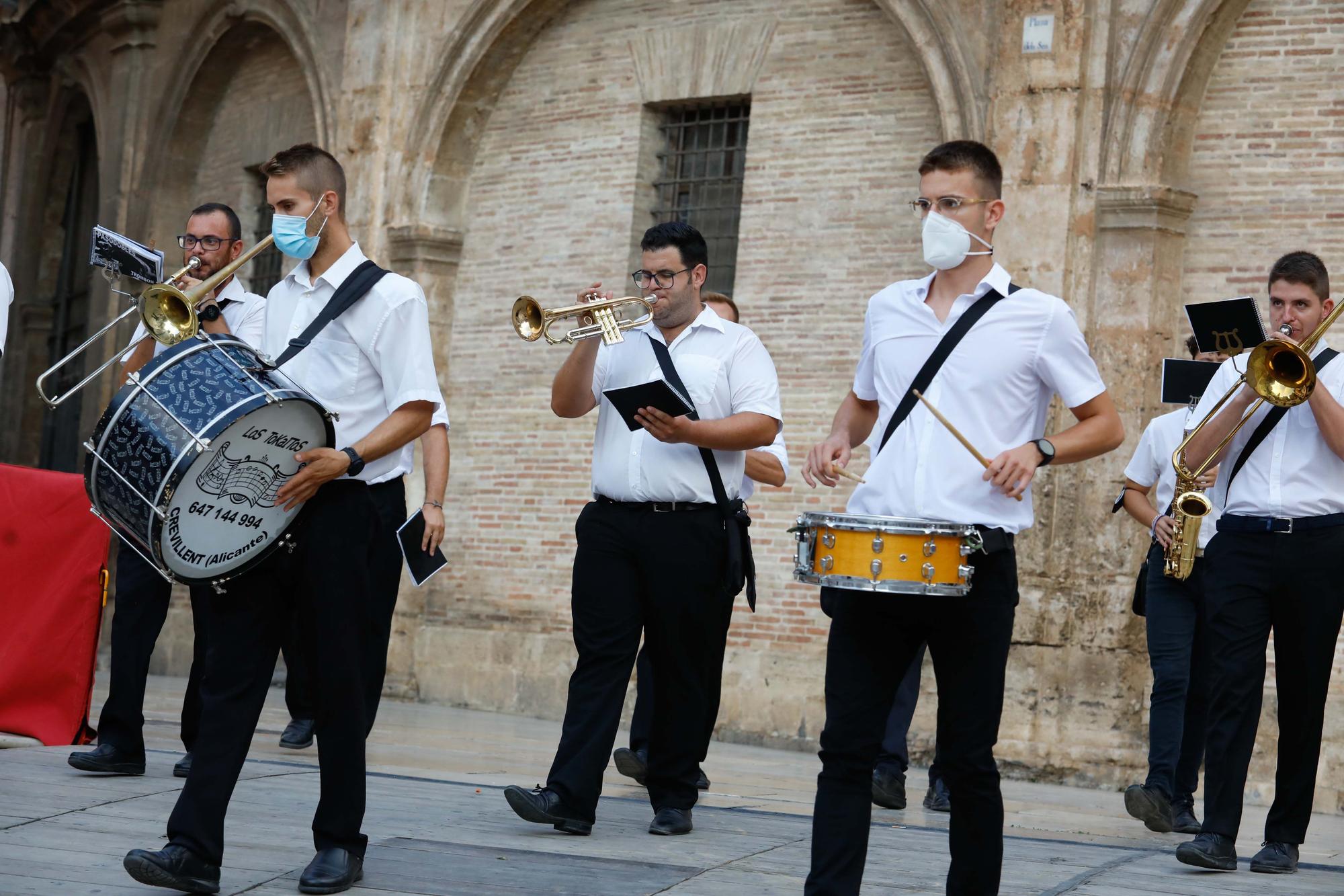 Búscate en el segundo día de Ofrenda por la calle del Mar (entre las 18.00 y las 19.00 horas).