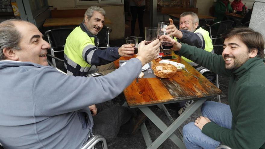 El segundo premio de la Lotería de Navidad deja un 1.250.000 euros en Cudillero: "Tenemos la adrenalina a tope"