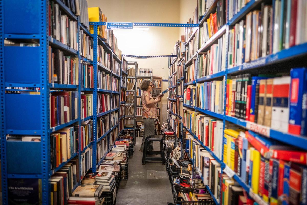 Librería solidaria de Santa Cruz, ubicada en la calle Padre Anchieta.