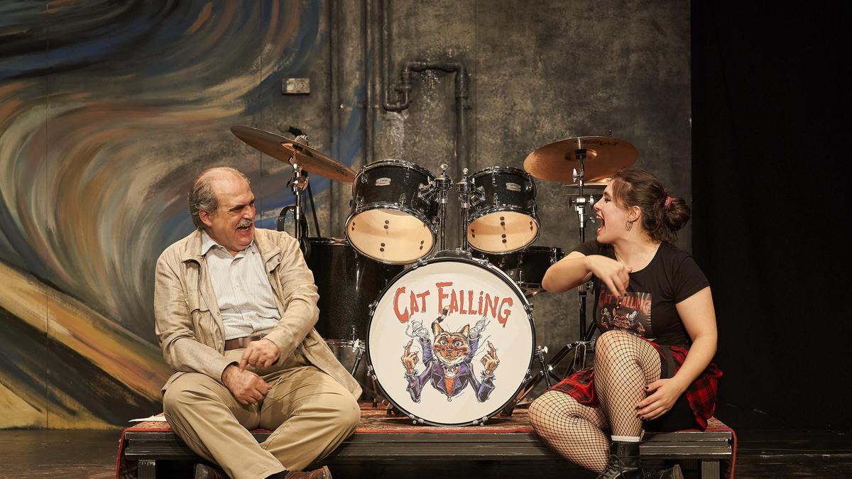Els actors Ricard Borràs i Aina Borràs, pare i filla, donen vida a l'obra 'Cat Falling'.