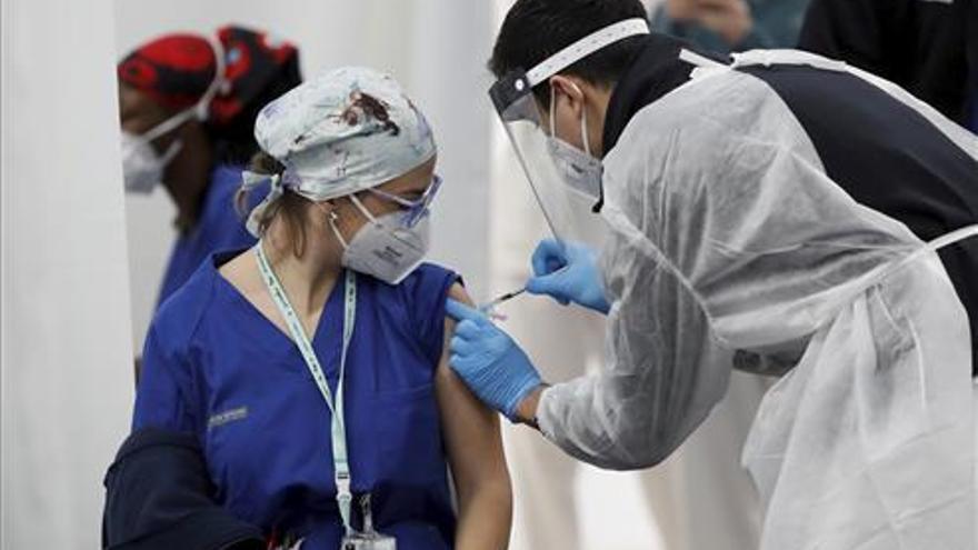 Los contagios entre sanitarios de Castellón se reducen a mínimos por la vacuna