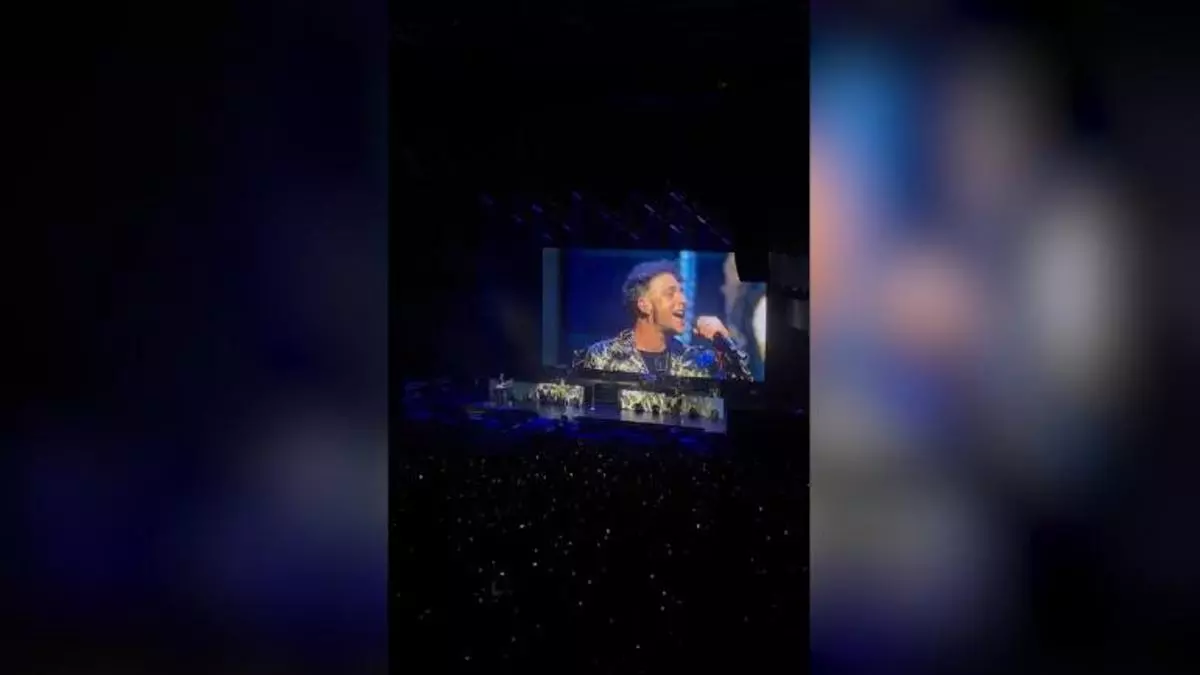 Shinova homenajea a Robe Iniesta en su concierto de fin de gira en el Movistar Arena de Madrid