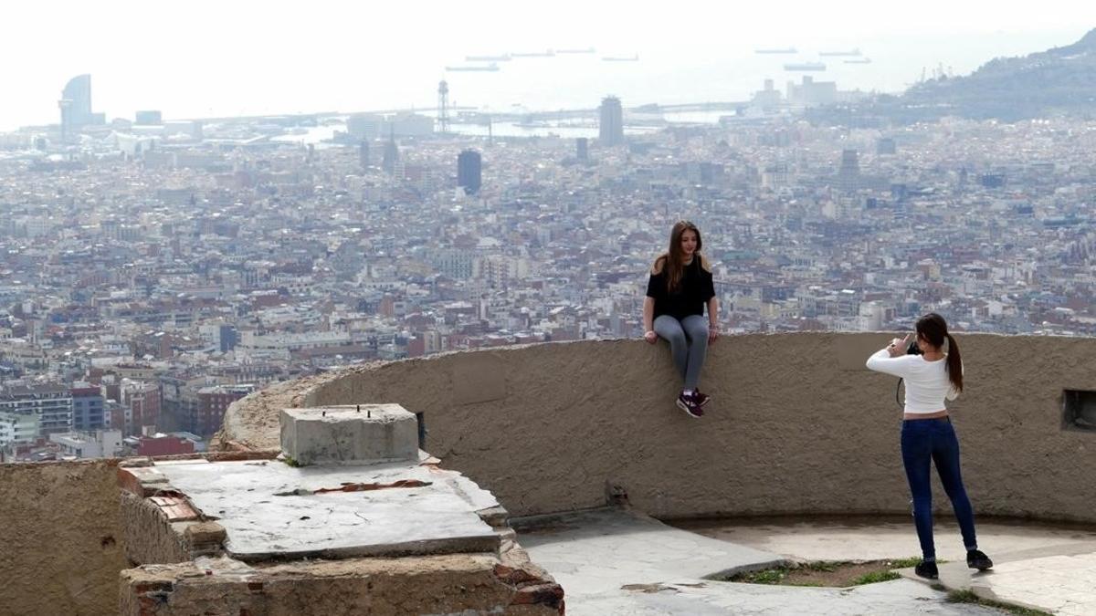 El Turó de la Rovira ofrece una excelente vista panorámica de Barcelona.