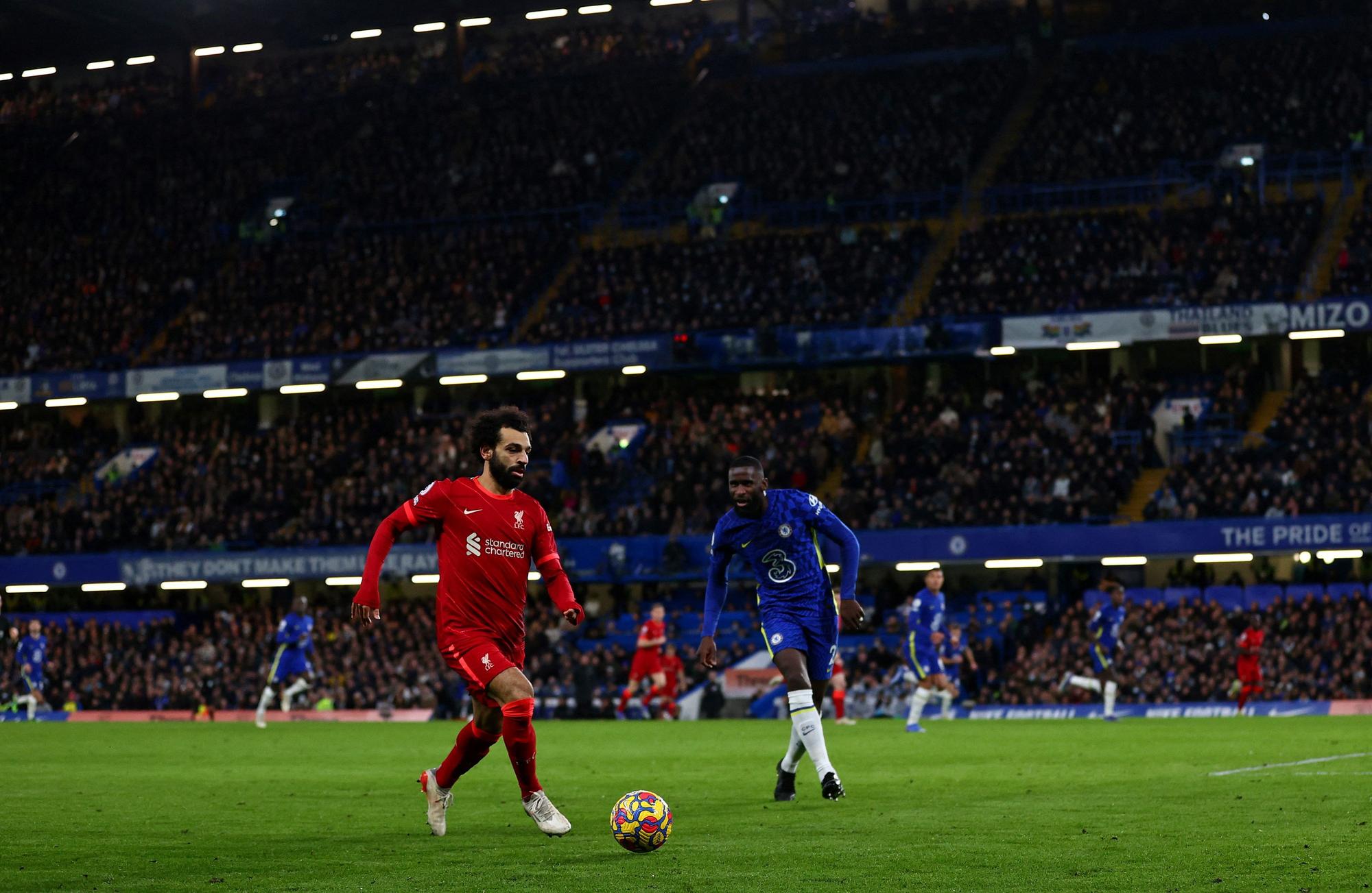 Chelsea y Liverpool, cara a cara en la primera final del fútbol inglés | AFP