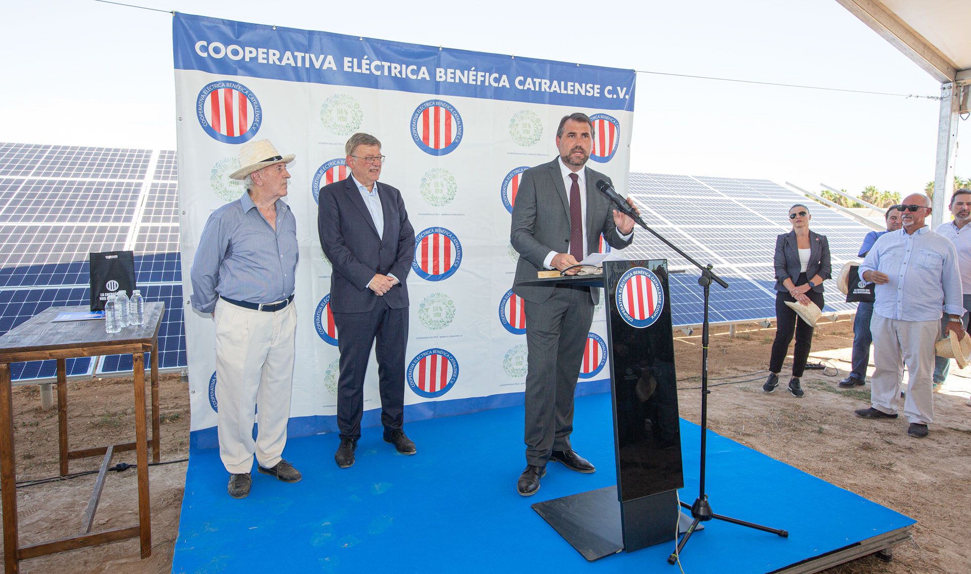 Catral inaugura su planta solar