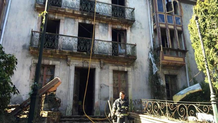 Estado en que quedó el palacio tras el incendio.