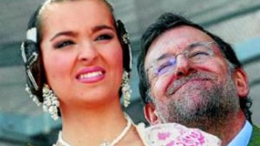 Rajoy arropa al PP valenciano pero se muestra distante con Camps