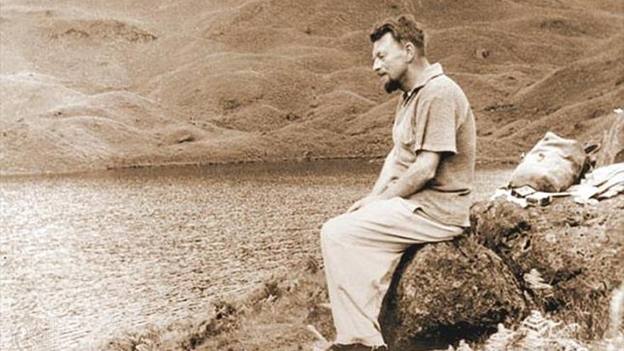 Malcolm Lowry, en la Columbia Británica, adonde se retiró a una cabaña en Dollarton, cerca de Vancouver, para escribir su gran obra, «Bajo el volcán».