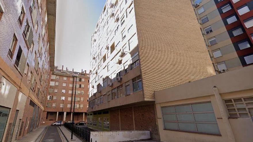 Los bomberos hallan el cadáver de un hombre en el interior de su piso en Zaragoza