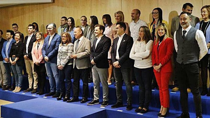 Mayte Martín Pozo, con los candidatos del PP a las elecciones municipales.