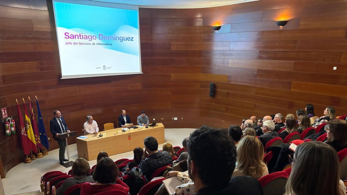 Jornada técnica de presentación de la nueva Inteligente Artificial municipal celebrada este lunes.