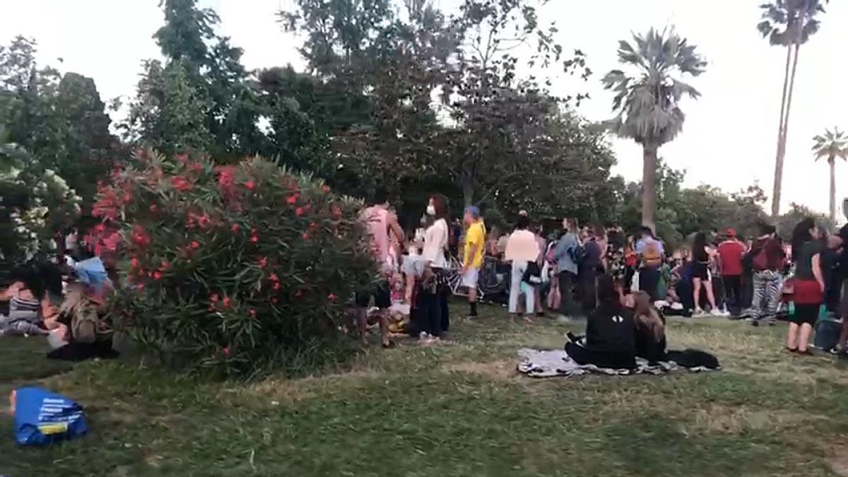 Los barceloneses llenan el parque de la Ciutadella sin respetar las medidas de seguridad y sin portar mascarillas