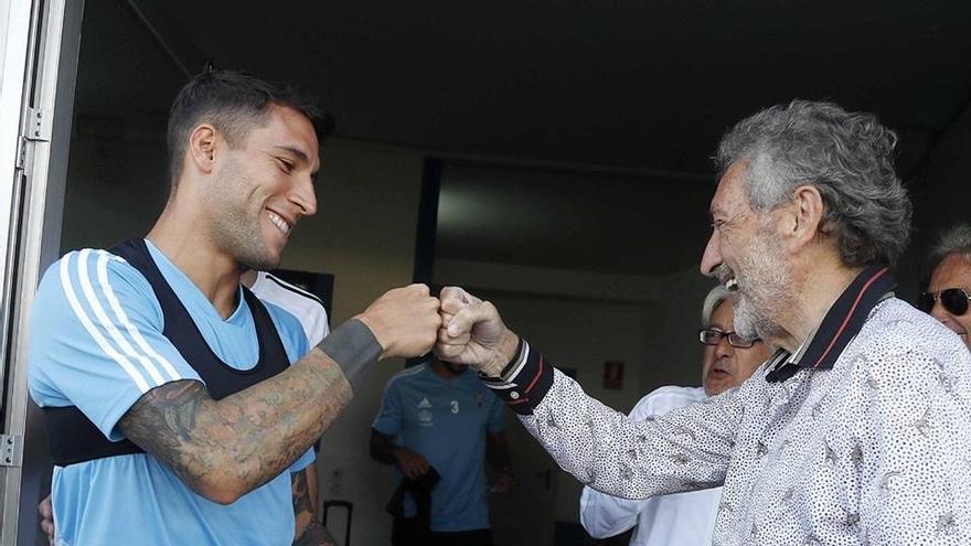 Mouriño en el entrenamiento del Celta en Portonovo. // RCC