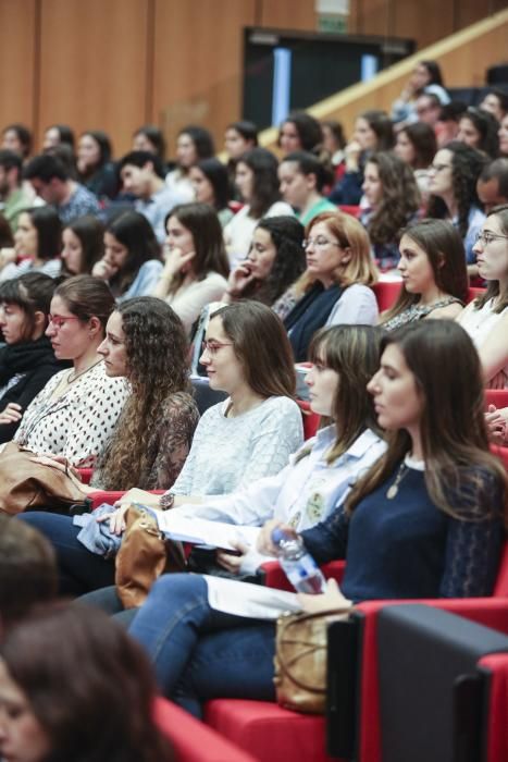 Acto de recepción de los nuevos residentes del HUCA