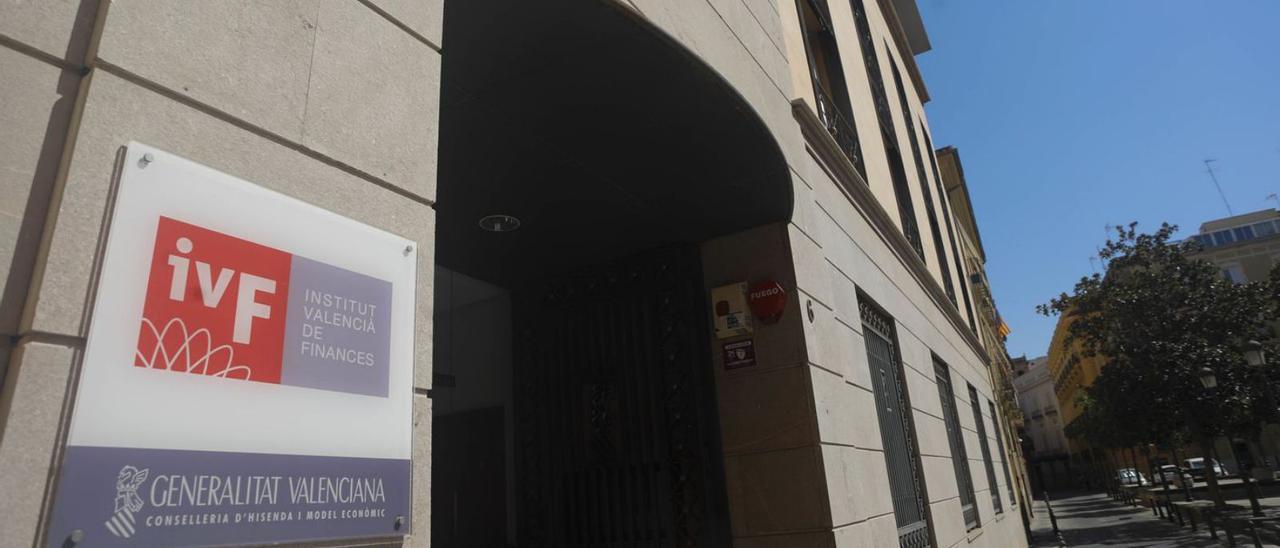 Sede del Instituto Valenciano de Finanzas (IVF) en la plaza de Nápoles y Sicilia, en València. | G.CABALLERO