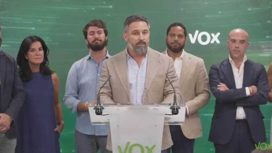 Abascal culpa a Feijóo del fracaso de la alternativa por su "blanqueamiento" del Gobierno