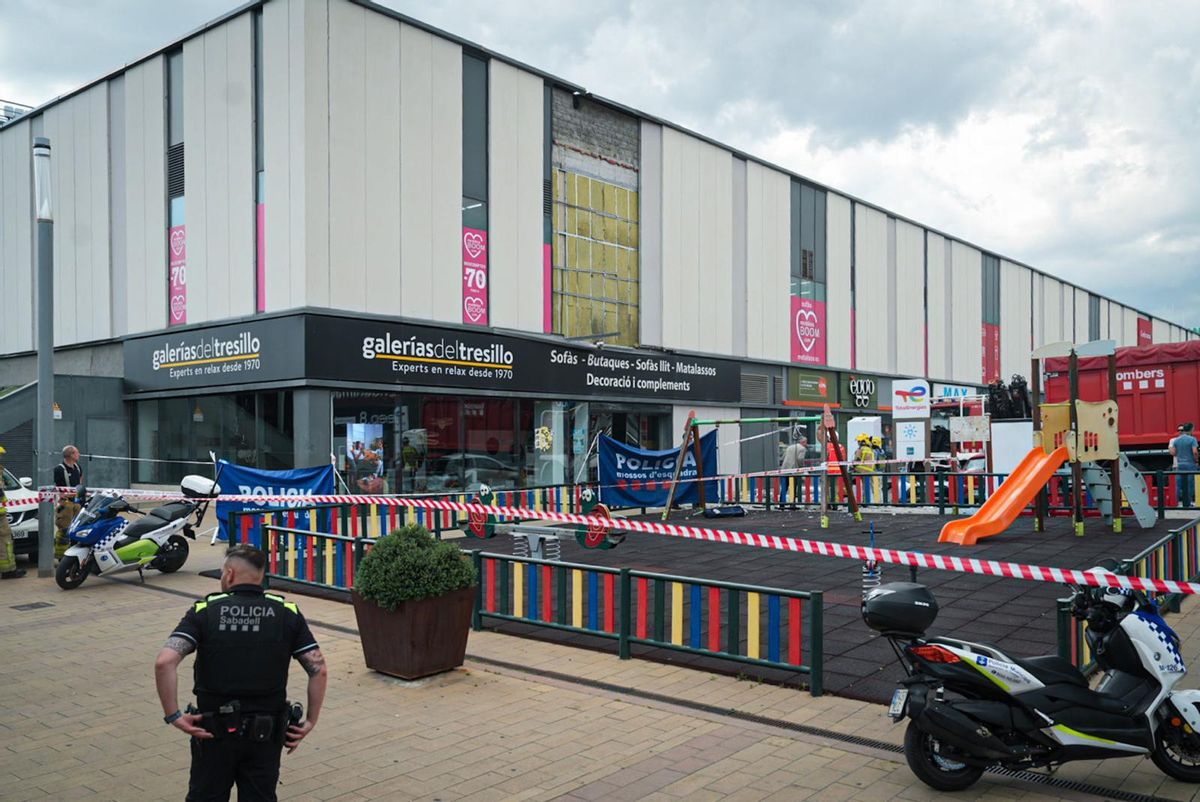 Un muerto por el derrumbe en el Centro Comercial de Sabadell