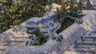 La primera foto en color del dragón del Park Güell revela su cambio de aspecto de 1926 a hoy