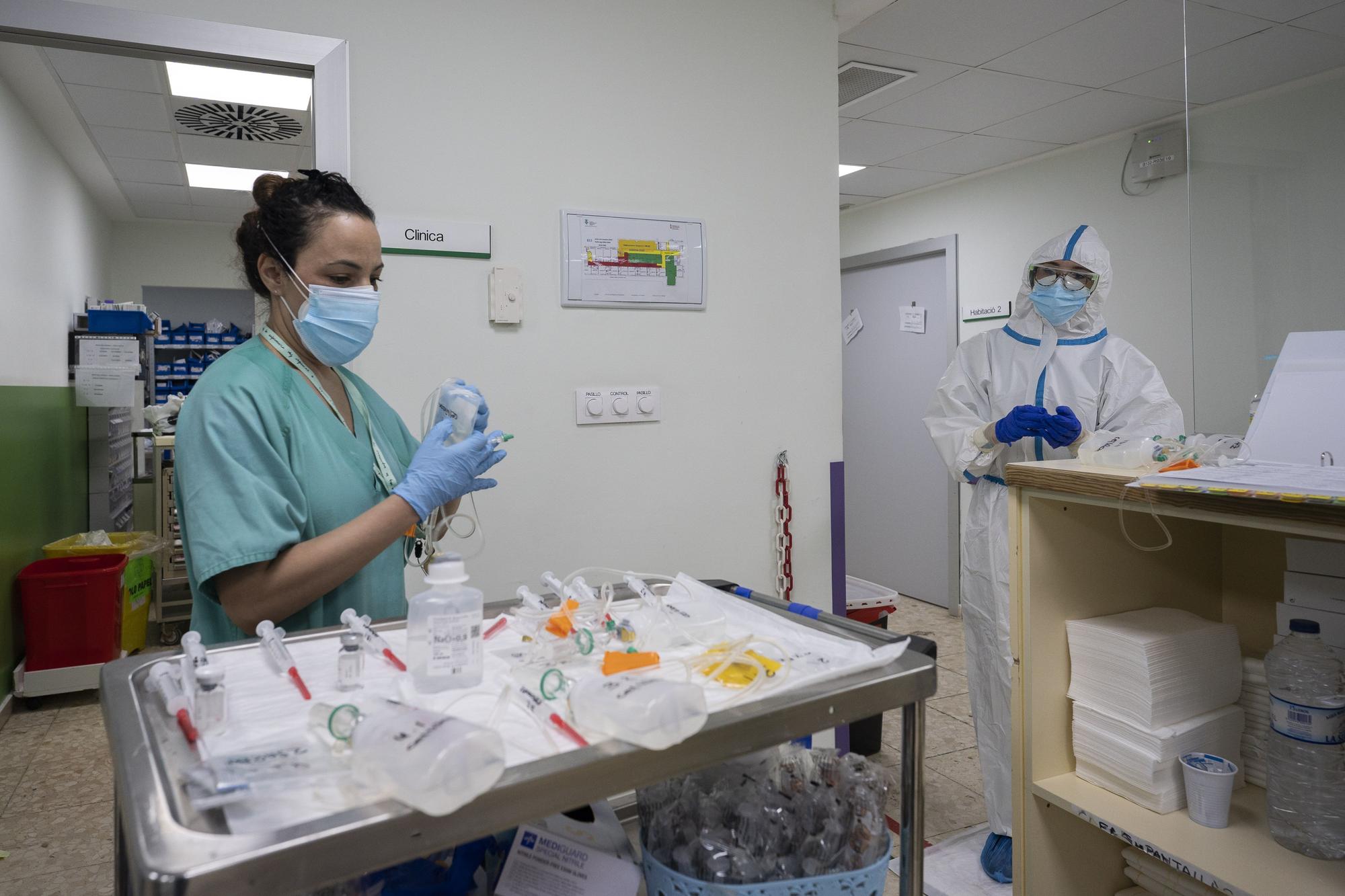 Levante-EMV entra en la sala covid del Hospital General de València: la lucha frente al coronavirus de cerca