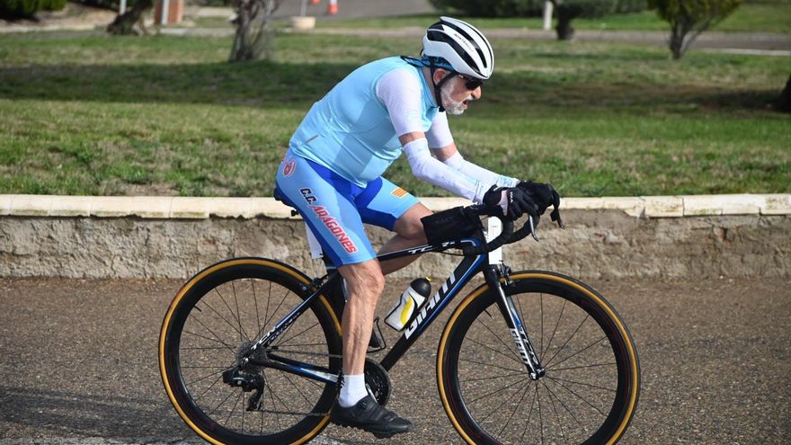 Pepe Pelegrín, &#039;el abuelo&#039; de 81 años que está intentando batir un récord mundial de ciclismo en Zaragoza