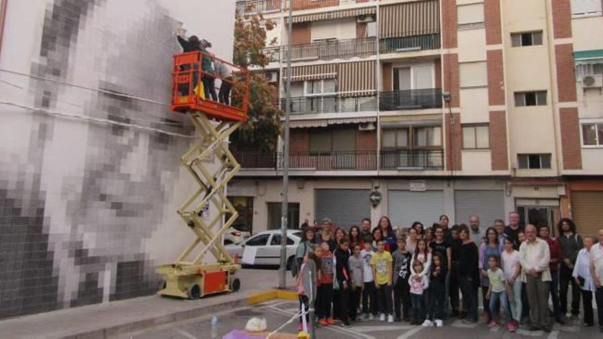 Sant Joan de Ribera ya luce el mural «Estellés per píxels»