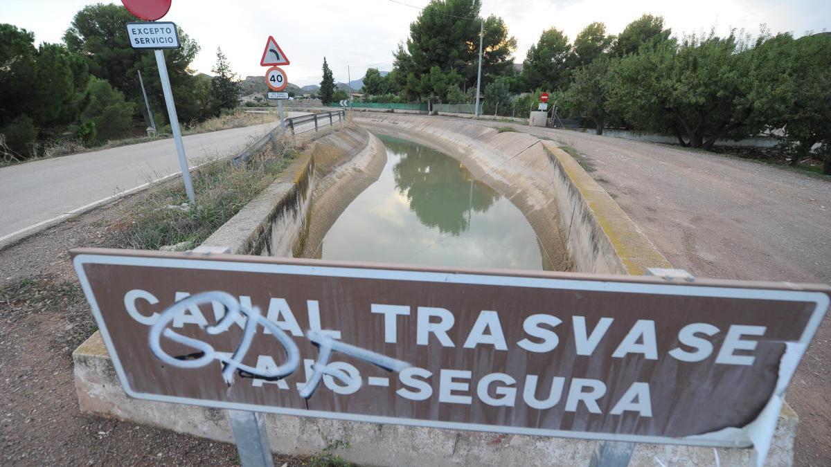 Canal del postrasvase a la altura de Alhama de Murcia y Totana.