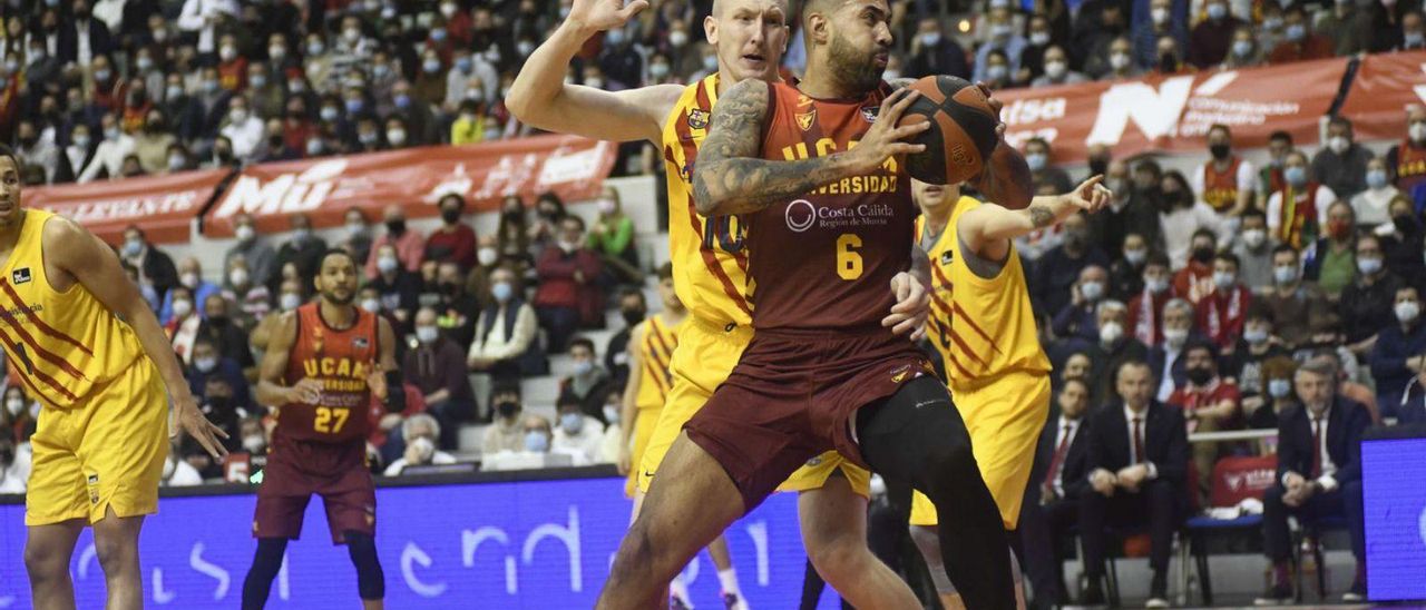 Augusto Lima, en el partido ante el Barça en el Palacio. | ISRAEL SÁNCHEZ