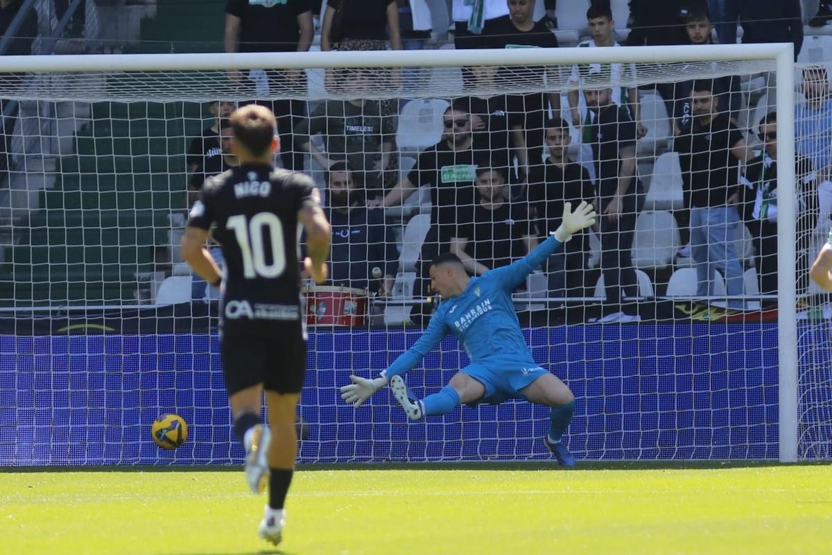 Acción de uno de los goles del Elche ante el Córdoba CF en El Arcángel.