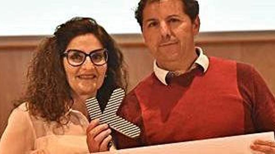 Rosa Carabel y José Izquierdo, con el premio Krea.