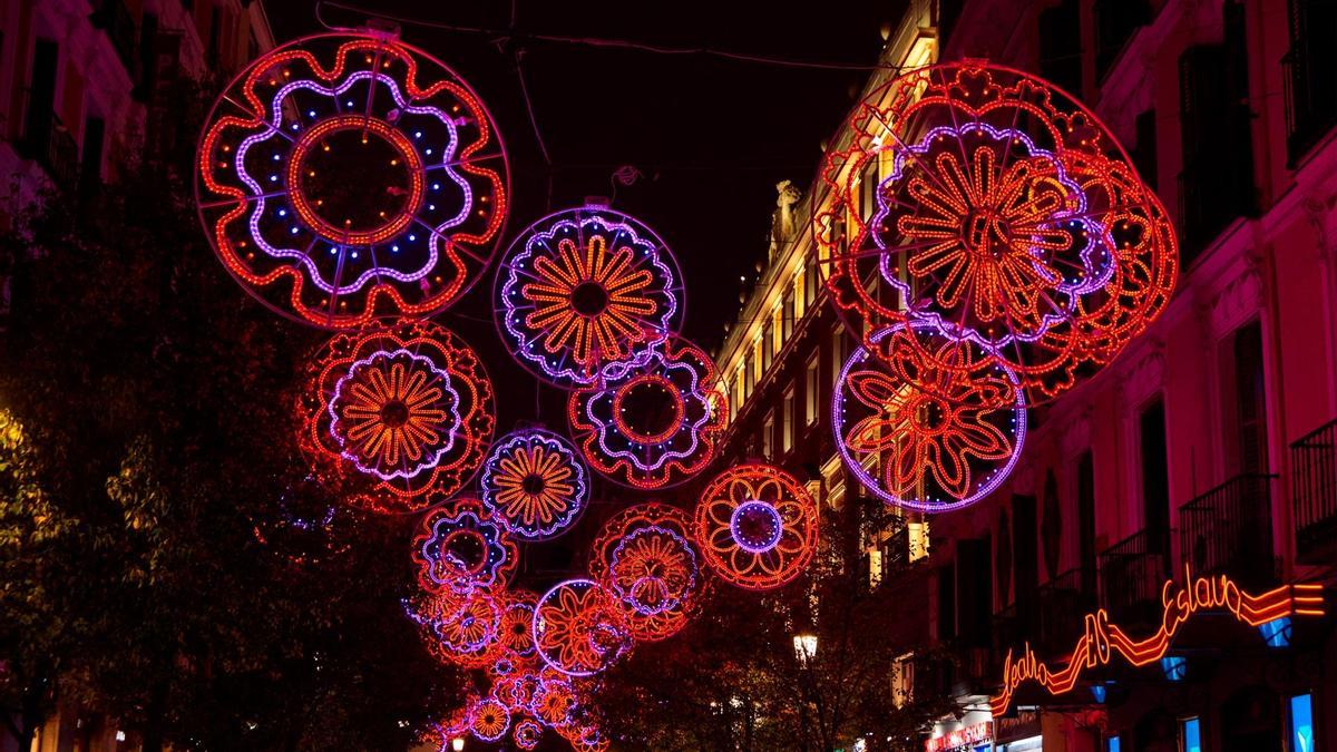 Los diseñadores de moda españoles iluminan Madrid con las luces navideñas