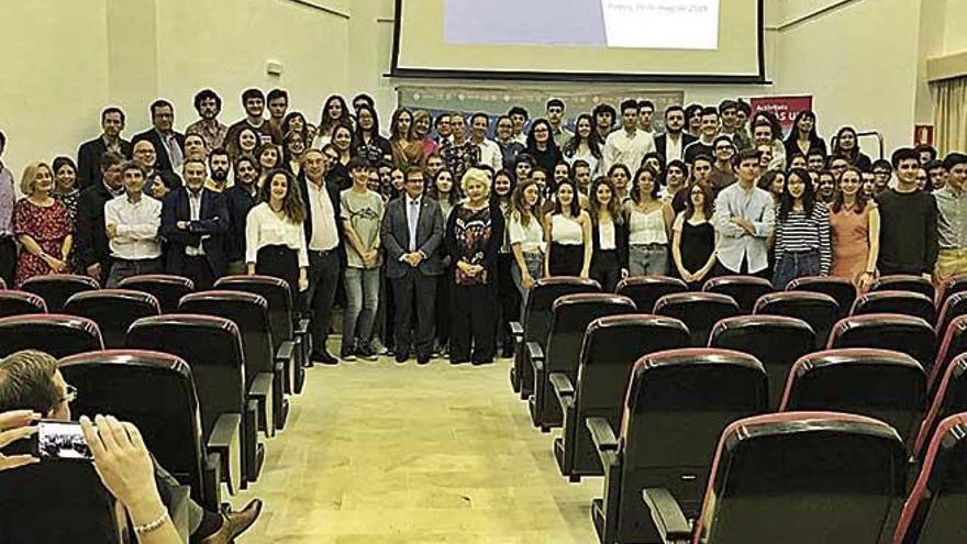 Los alumnos premiados en las Olimpiadas Escolares ayer en la UIB.