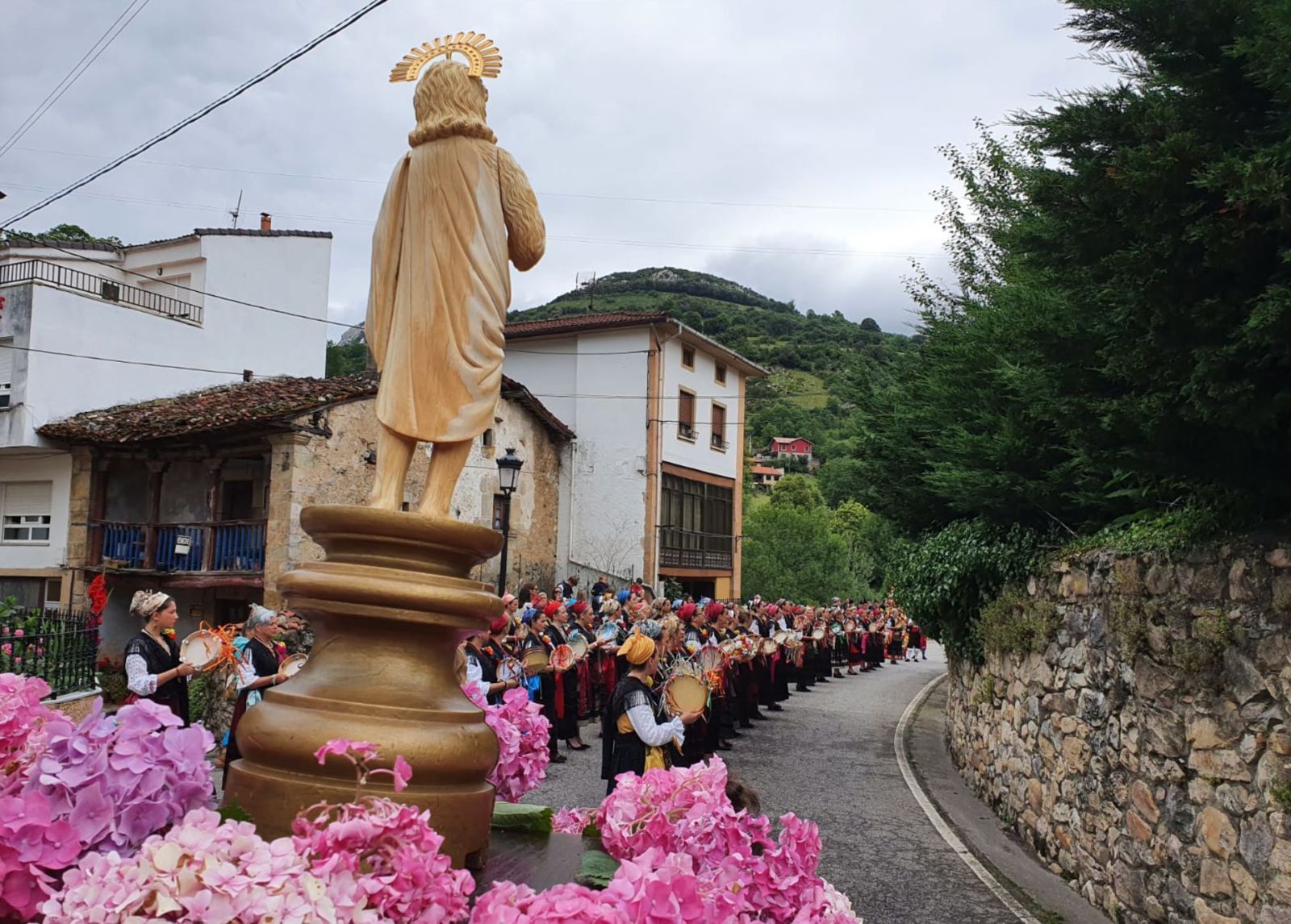 La figura de marfil de San Juan, que salió en procesión.