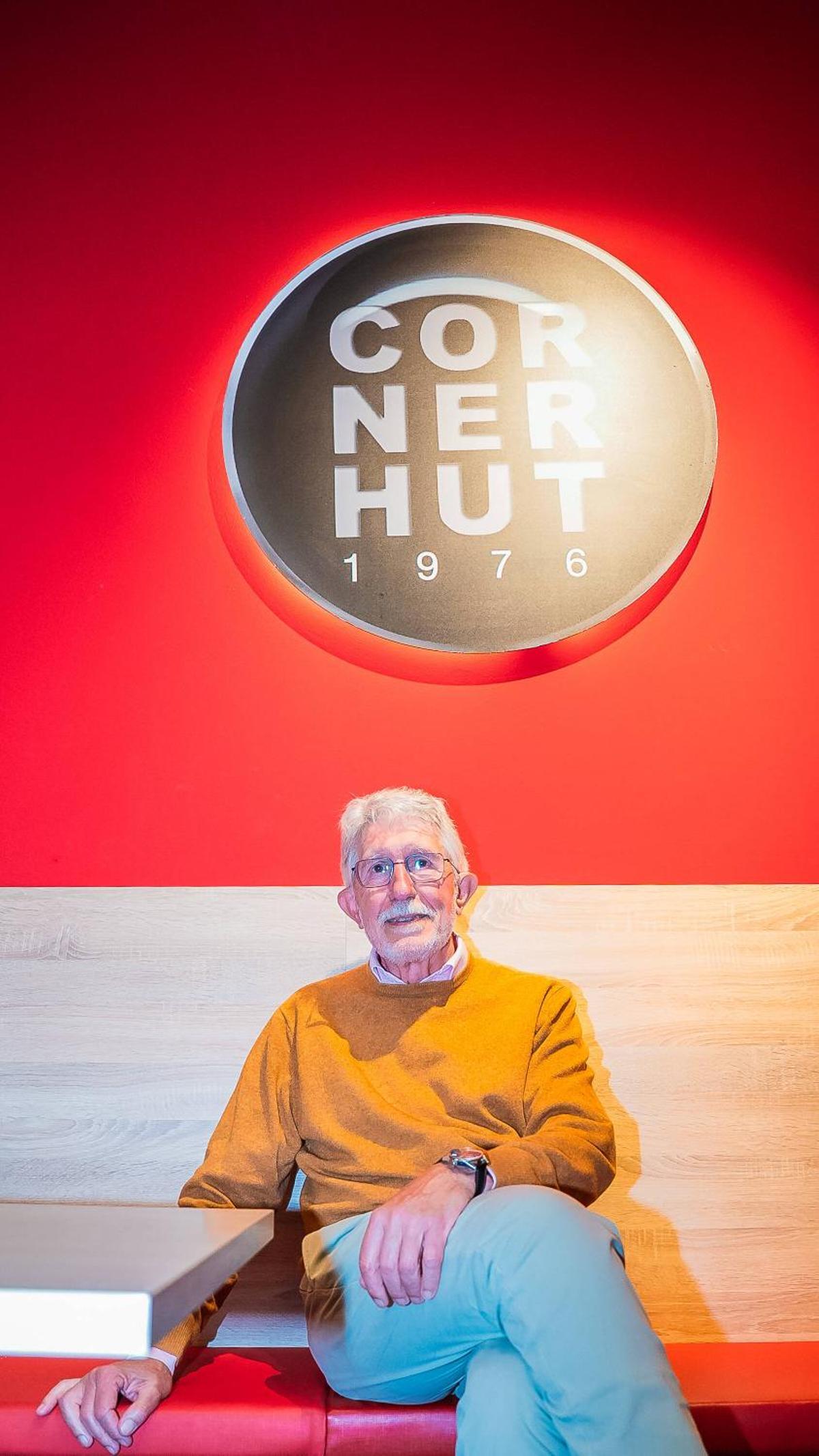 José Figueiredo posa para FARO en el 50 aniversario de la firma.