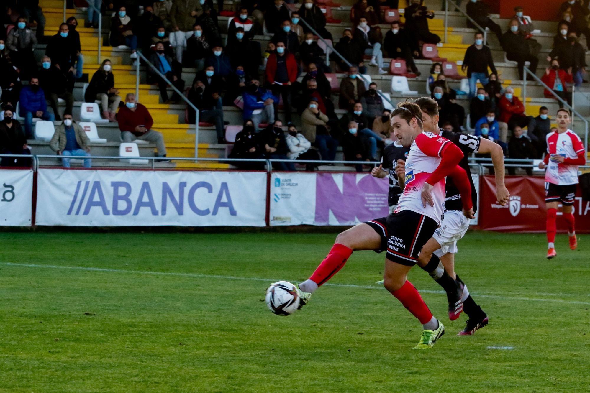 Las imágenes de la victoria del Arosa ante el Salamanca (1-0)