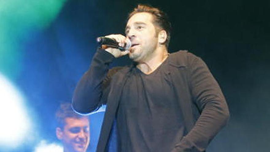 David Bustamante, durante el concierto en Elche.