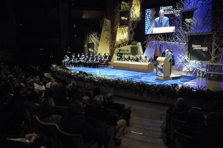 ENTREGA DE HONORES Y DISTINCIONES DEL CABILDO DE ...