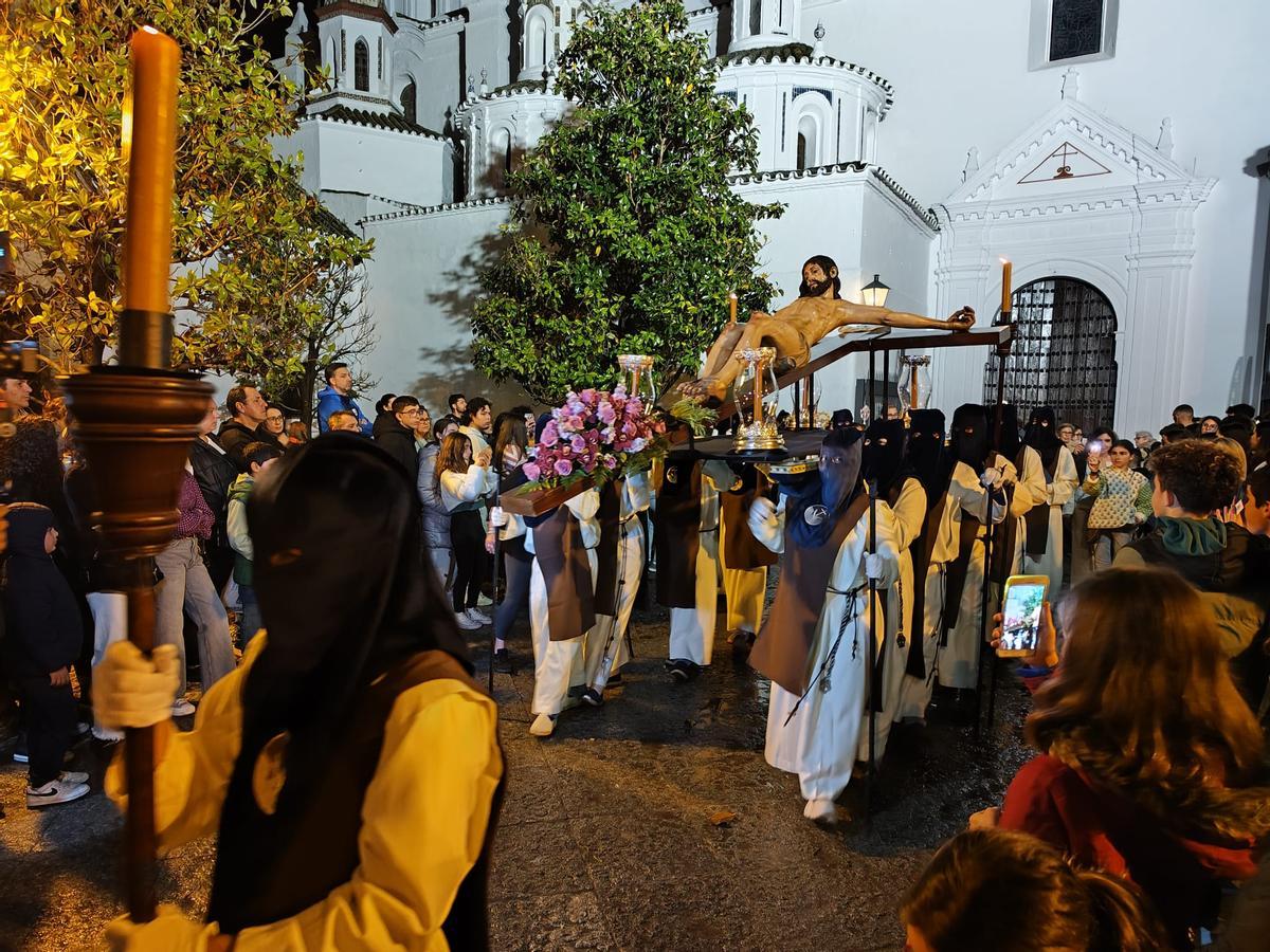 Un momento del Via Crucis del Cristo de las Aguas de Palma del Río.