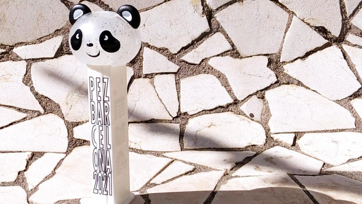 El dispensador en edición limitada de este año representa a un oso panda.