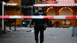 Cinco muertos y 200 heridos deja el atentado contra el mercadillo alemán, causado por un saudí islamófobo y ultraderechista