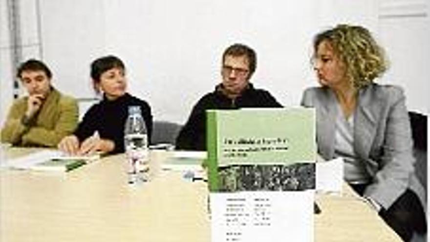 Art  Presenten a Girona el llibre &quot;Arts sòlides o líquides?&quot;