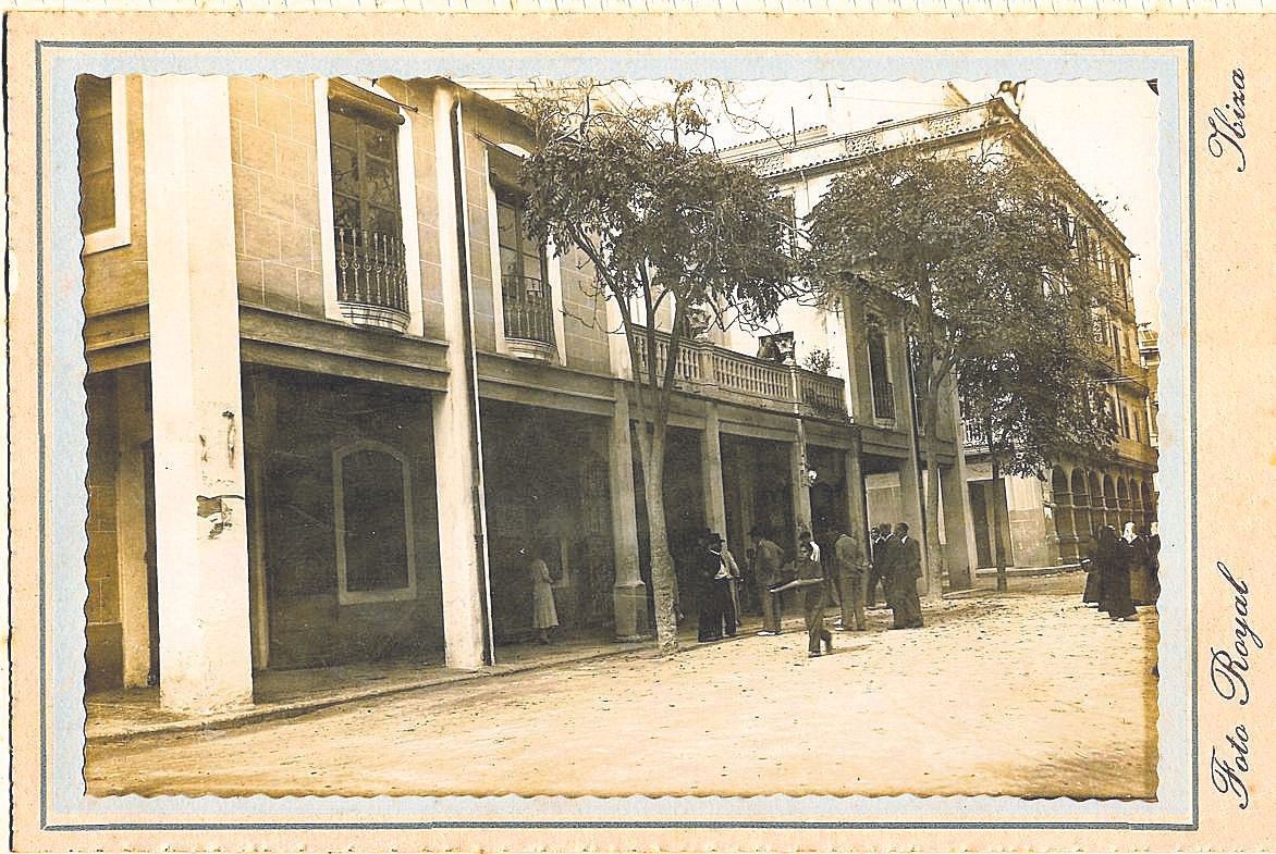 Imagen Fachada Teatro Pereira 2 d�cada 1920.Foto Royal.Arxiu Bruno Roig.jpg