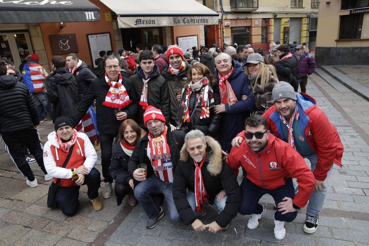 La Mareona invade León ates del partido del Sporting